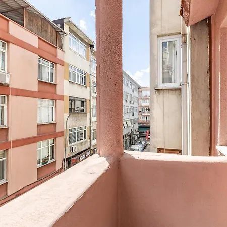 Апартаменты Studio With Balcony Backyard 6 Min To Bull Statue Стамбул